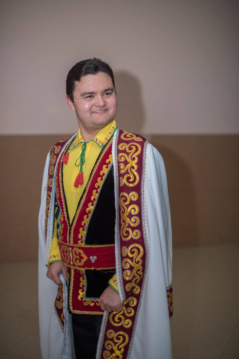 Певец-полиглот Ильдар Рахимгулов Певец-полиглот Ильдар Рахимгулов