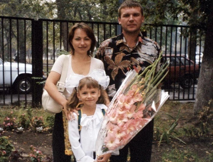 Мария Пасека в детстве с родителями Мария Пасека в детстве с родителями
