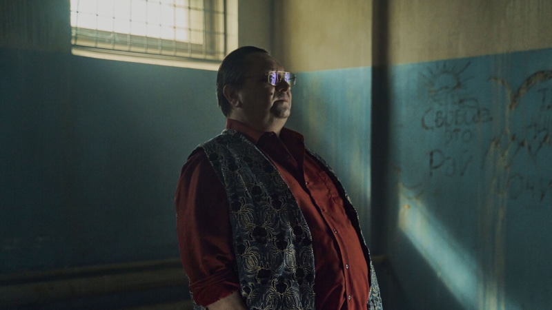 Александр Клюквин в роли Краба в сериале «ФК Родина» / Фото: Кинориум