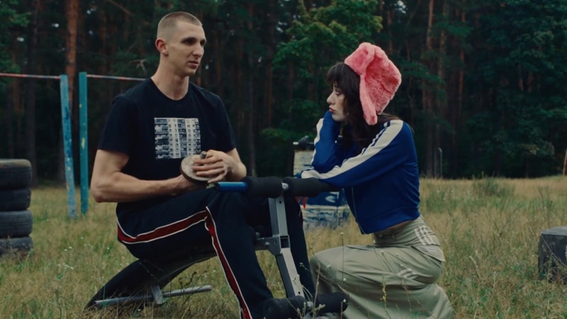 Марина (Мила Исаева) и Малой (Тихон Асеев) / Фото: Кадр из сериала «ФК Родина»