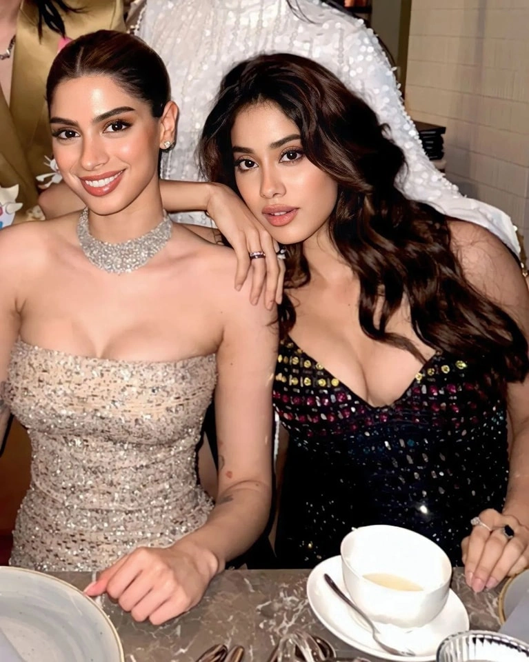 Джанви Капур и ее сестра Кхуши Капур 