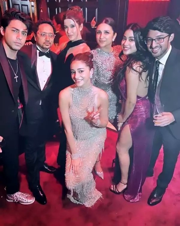 Джанви Капур и Арьян Кхан на вечеринке Карана Джохара