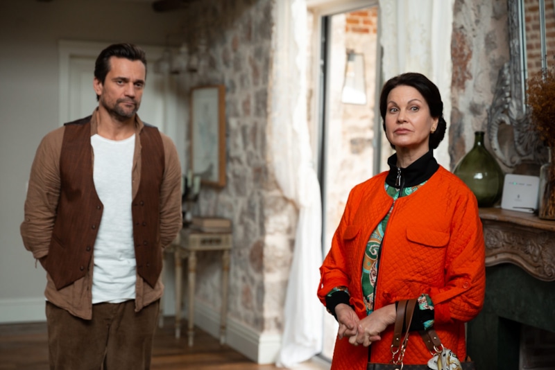 Ирина Вячеславовна (Ирина Чериченко) и Максим (Дмитрий Миллер) в сериале «Мелодия для двоих» / Фото: Кино-Театр.ру