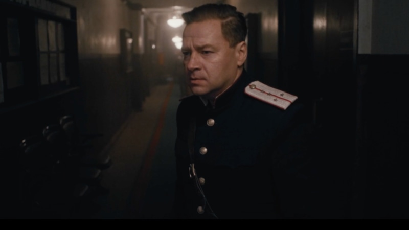 Алексей Барабаш в образе Шведова / Фото: Кадр из сериала «Горький 53»