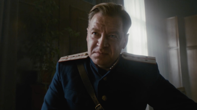 Алексей Барабаш в образе Шведова / Фото: Кадр из сериала «Горький 53»