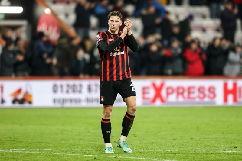 Защитник английского клуба «Борнмут» Илья Забарный