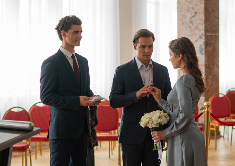 Иван Матвеенко, Никита Кучихидзе и Анна Мельникова в мелодраме «Не разбей мне сердце»