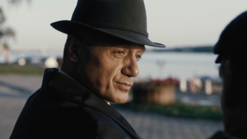 Алексей Макаров в образе Найдовского / Фото: Кадр из сериала «Горький 53»