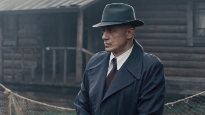 Алексей Макаров в образе Найдовского / Фото: Кадр из сериала «Горький 53»