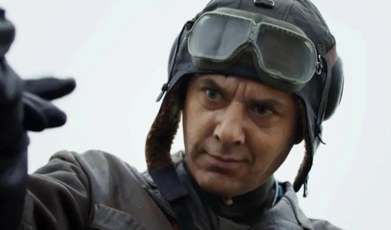 Игорь Петренко в образе Романова / Фото: Кадр из сериала «Истребители. Битва за Крым» Игорь Петренко в образе Романова / Фото: Кадр из сериала «Истребители. Битва за Крым»