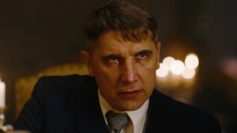 Сергей Угрюмов в образе Ханина / Фото: Кадр из сериала «По зову сердца»