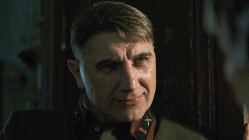 Сергей Угрюмов в образе Ханина / Фото: Кадр из сериала «По зову сердца»