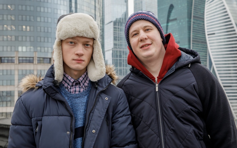 Павел (Владимир Сарапульцев) и Анатолий (Савелий Наумов) в сериале «Мастодонт» / Фото: Кинориум Павел (Владимир Сарапульцев) и Анатолий (Савелий Наумов) в сериале «Мастодонт» / Фото: Кинориум