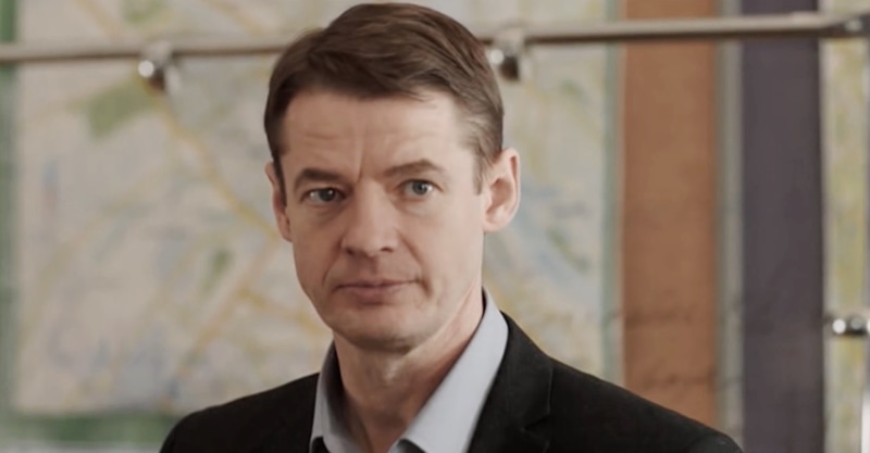 Эдуард Чекмазов в образе Валентина в сериале «Галка и Гамаюн» / Фото: Кино-Театр.ру