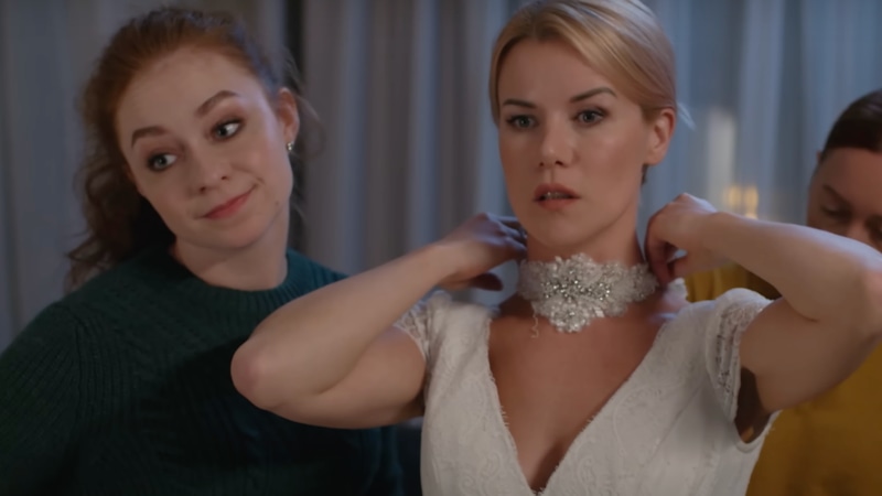 Власова (Кира Кауфман) и Смирнова (Дарья Пармененкова) / Кадр из сериала «Тайна «Белой вороны»»