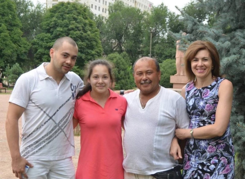 Ольга Тё с родителями и братом