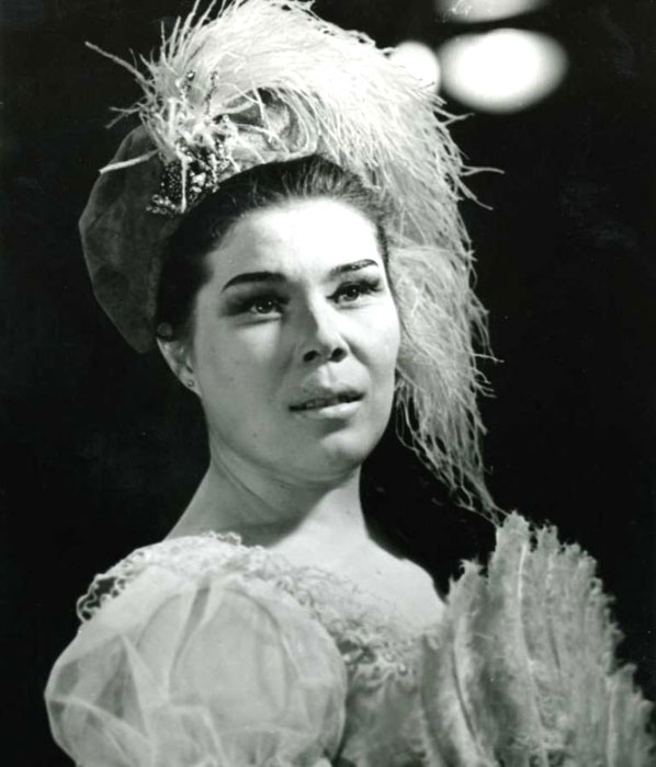 Оперная певица Надежда Красная