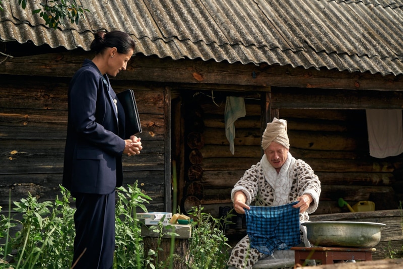 Надежда Просвирнина и Тимофей Зайцев в сериале «Полупановы»