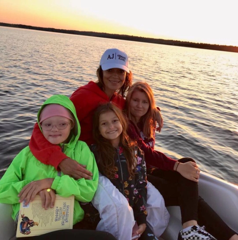 Василиса Коростышевская с родителями и сестрами