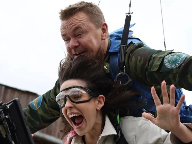 Владимир Мендин (Владимир Сычев) и Лена (Елизавета Моряк) в сериале «Мендельсон»