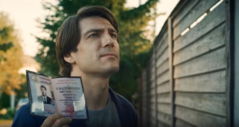 Михаил Пшеничный в образе Скворцова в сериале «Я знаю твои секреты» / Фото: Кино-Театр.ру