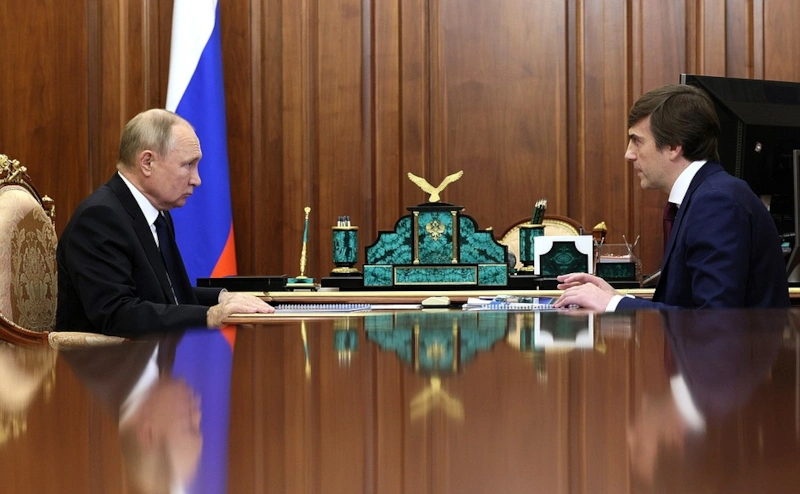 Владимир Путин и Сергей Кравцов Владимир Путин и Сергей Кравцов