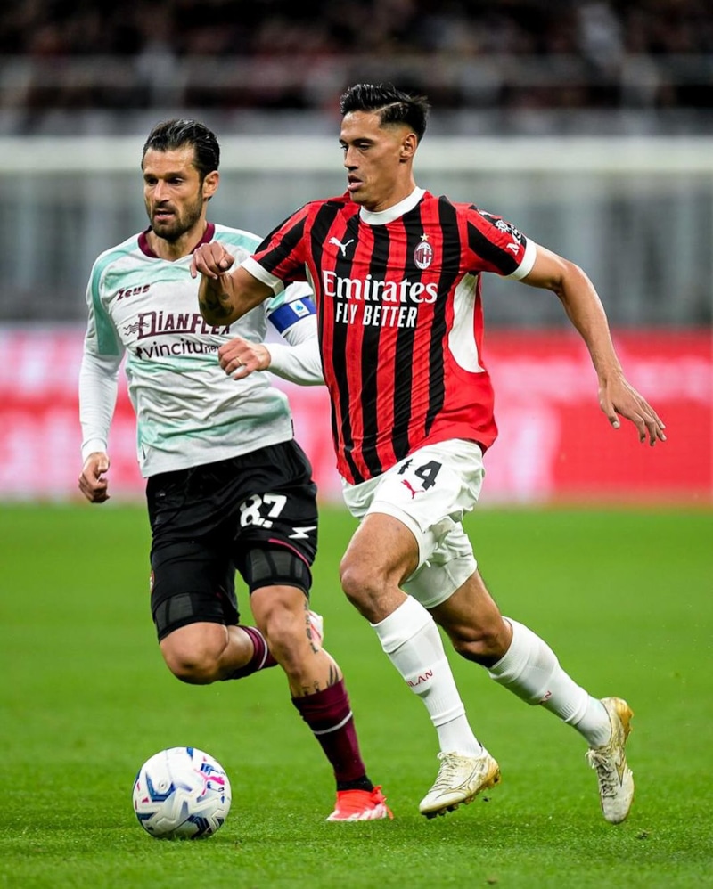 Полузащитник итальянского клуба «Милан» Тиджани Рейндерс