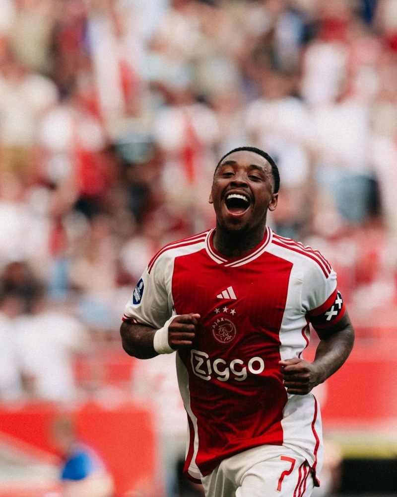 Вингер клуба «Аякс» Стивен Бергвейн