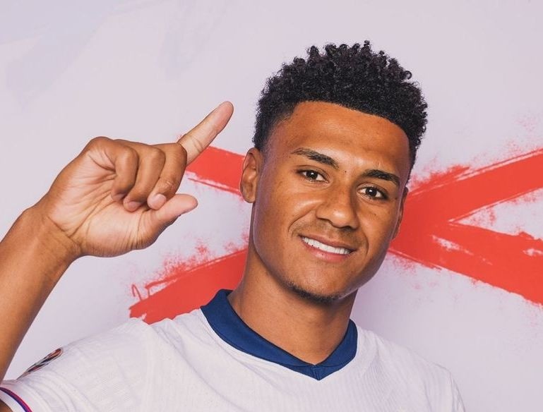 Прическа Олли Уоткинса Прическа Олли Уоткинса