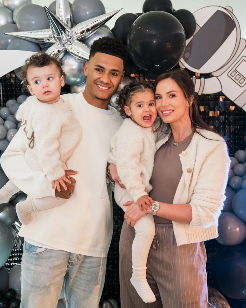 Олли Уоткинс с женой и детьми Олли Уоткинс с женой и детьми