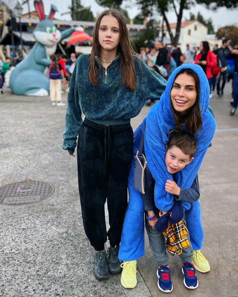 Ольга Петрикова с детьми 