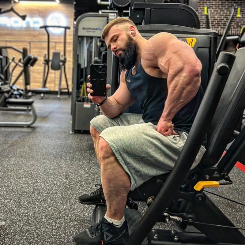 Бодибилдер Алексей Чередниченко Бодибилдер Алексей Чередниченко