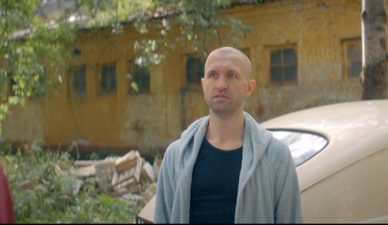 Иван Добронравов в образе Карлсона в сериале «Вика-ураган»