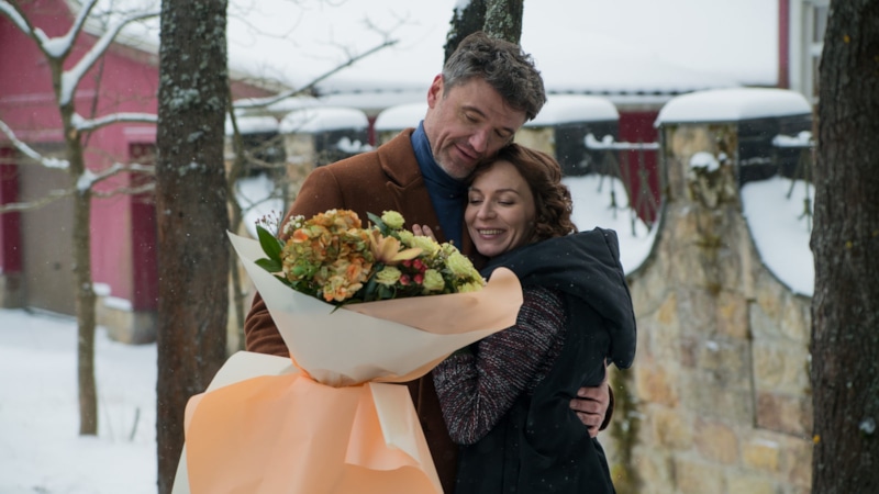 Тоня Морозова (Наталья Рачкова) и Александр Герман (Эдуард Трухменёв) в сериале «Камея из Ватикана» Тоня Морозова (Наталья Рачкова) и Александр Герман (Эдуард Трухменёв) в сериале «Камея из Ватикана»