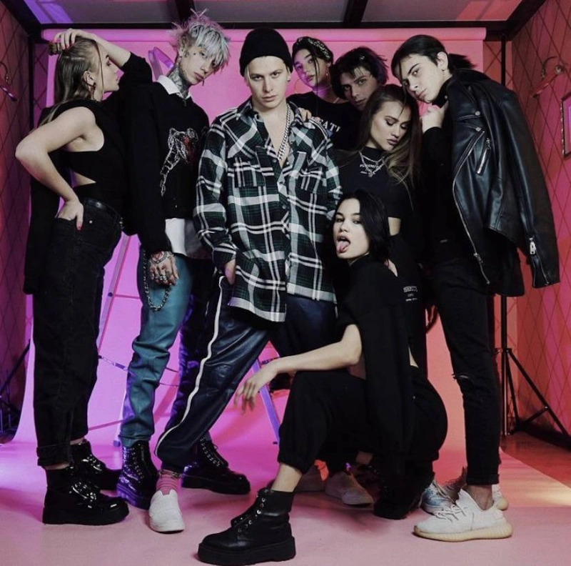 Илья Бланко и участники Mickey House