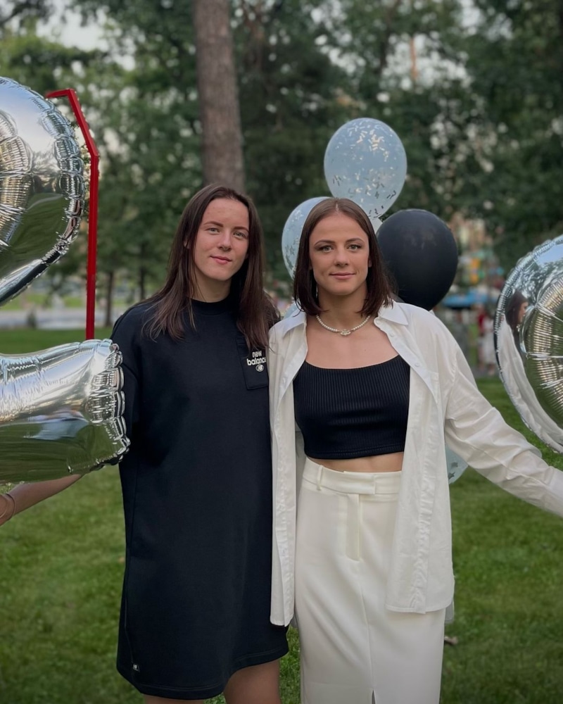 Борец вольного стиля Ирина Коляденко с сестрой Викторией