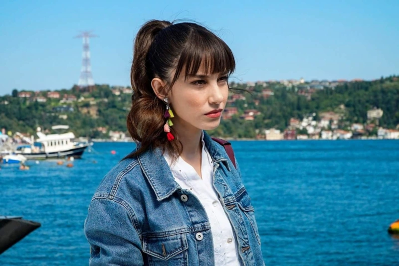 Кадр из сериала «Полнолуние» Кадр из сериала «Полнолуние»