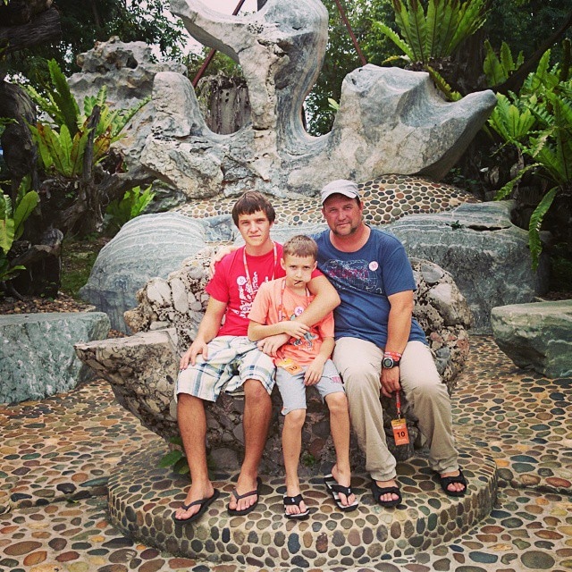 Станислав Печенкин с сыновьями