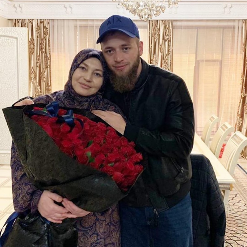 Иса Ибрагимов и его мать Иса Ибрагимов и его мать