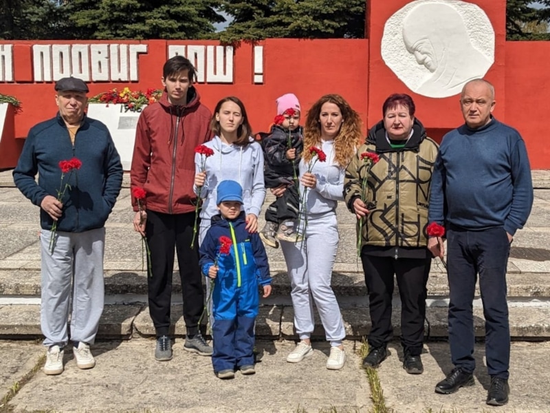 Астролог Алексей Агафонов с семьей