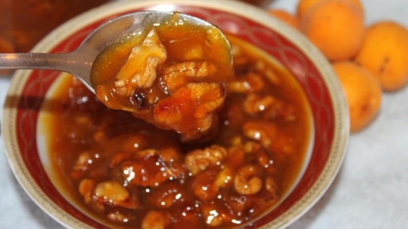 Абрикосовое варенье с орехами: летний десерт Абрикосовое варенье с орехами: летний десерт