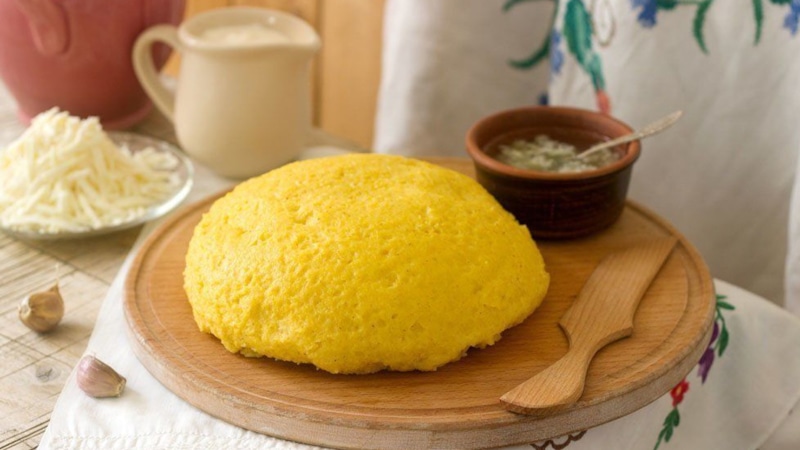 Мамалыга с мясом: сытная и традиционная Мамалыга с мясом: сытная и традиционная