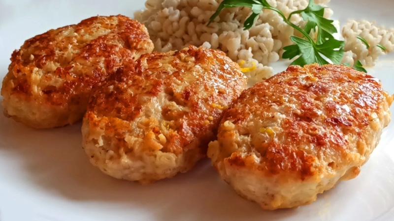 Говяжьи котлеты с кабачком: сочные и нежные Говяжьи котлеты с кабачком: сочные и нежные