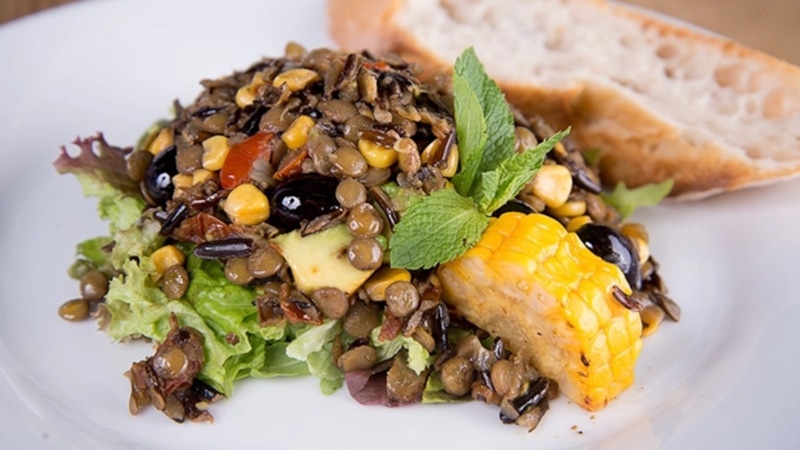 Муджадара с авокадо и томатами Муджадара с авокадо и томатами