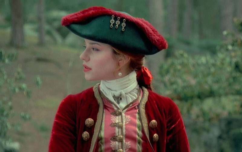 Эмили Декенн в триллере «Братство волка» Эмили Декенн в триллере «Братство волка»