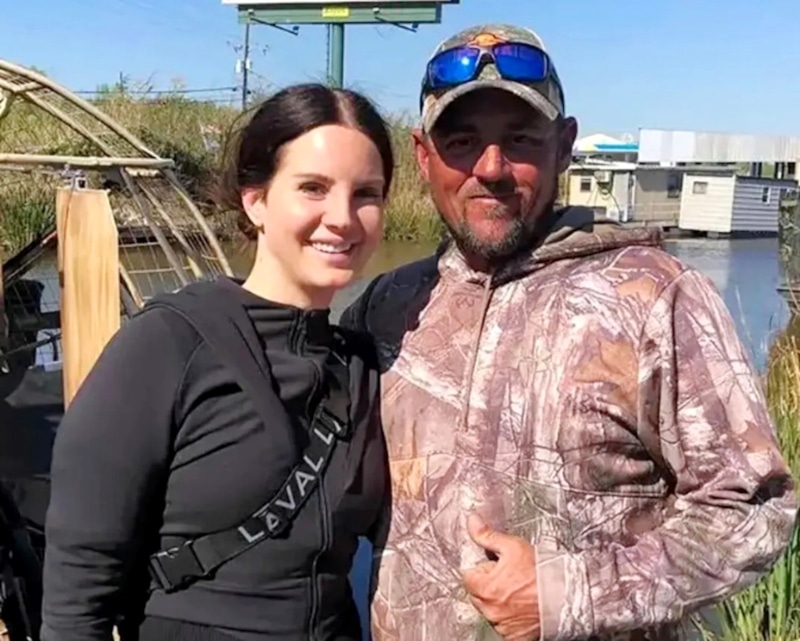 Лана Дель Рей связала себя узами брака с охотником на аллигаторов