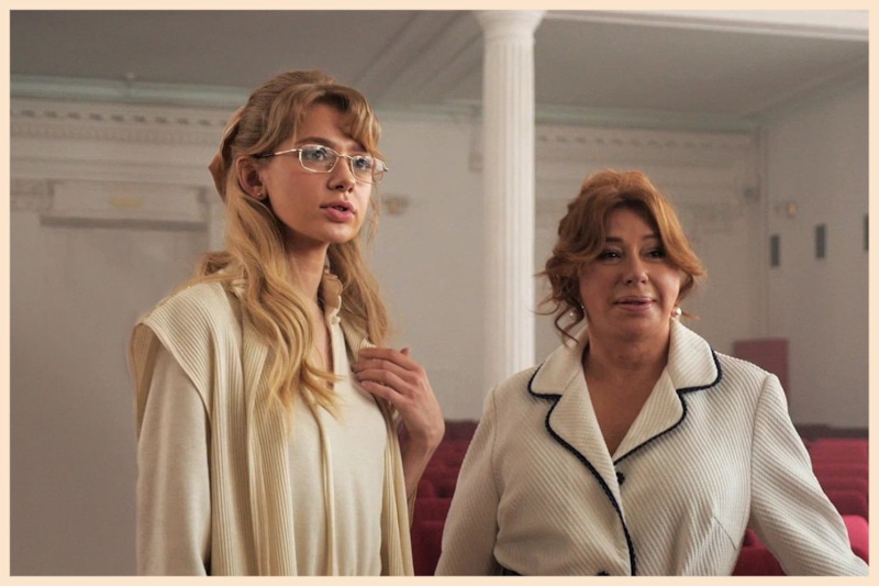 Анастасия Уколова и Алена Апина в сериале «Комбинация»