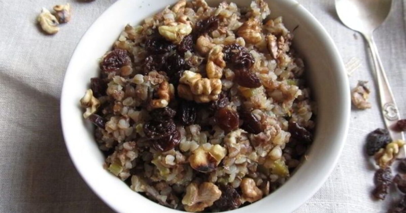 Гречка с черносливом: сытный и полезный обед