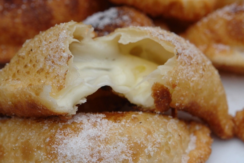 Пастель де кейхо: сырная хрустящая лепешка