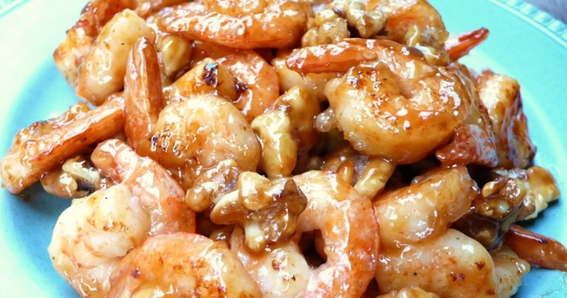 Креветки с медом и орехами: вкусно и сытно